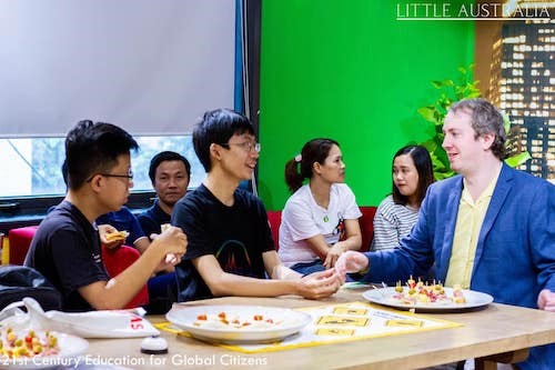 SV K2 ĐH Swinburne (Việt Nam) háo hức trong ngày đầu nhập học