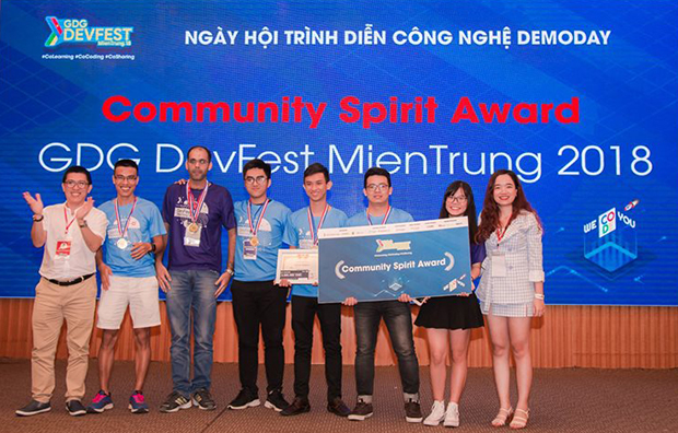 Đội FUNiX giành giải Cộng đồng Hackathon Google Devfest 2018