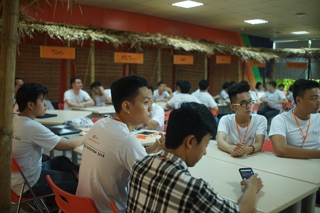 Các đội thi "chào sân" tại FPT Edu Hackathon 2018 với tinh thần khá thoải mái