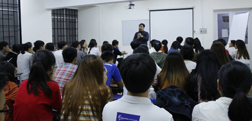 Sinh viên Cao đẳng FPT Polytechnic Hồ Chí Minh vừa được cung cấp những kiến thức quý báu, mang tính nền tảng về Digital Marketing khi tham gia workshop “Digital Marketing plan” được tổ chức trong 02 ngày 05 và 07/12/17 vừa qua