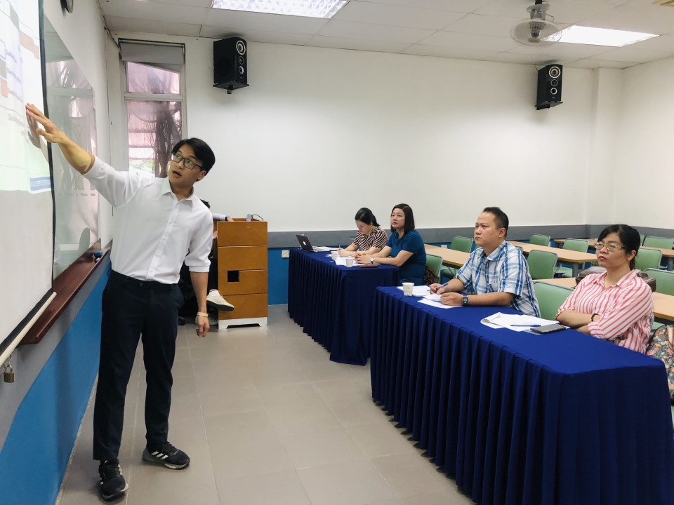 18 đội thi so tài tại vòng Sơ loại cuộc thi ResFes 2002 tại khu vực Hà Nội 