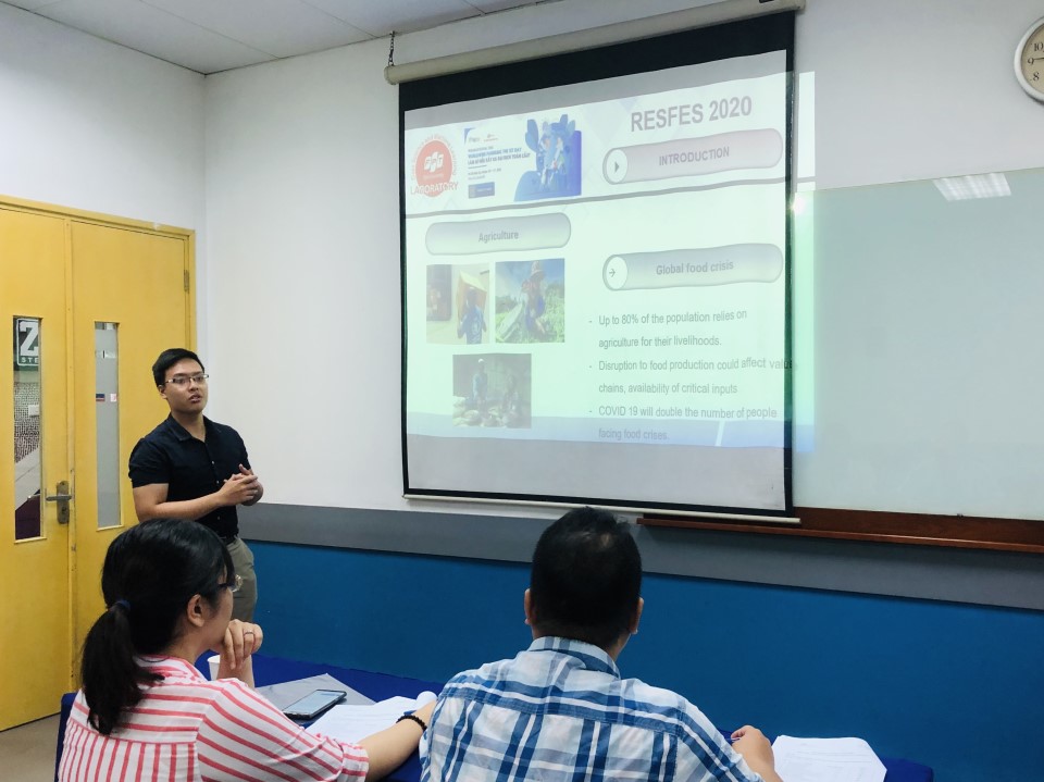 Nhóm Solutionss của FPTU HN được BGK đánh giá cao.