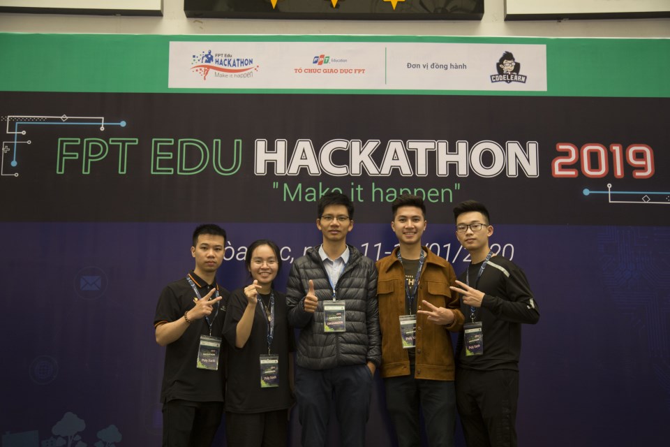 Các thí sinh hào hứng khởi động trận chung kết FPT Edu Hackathon 2019