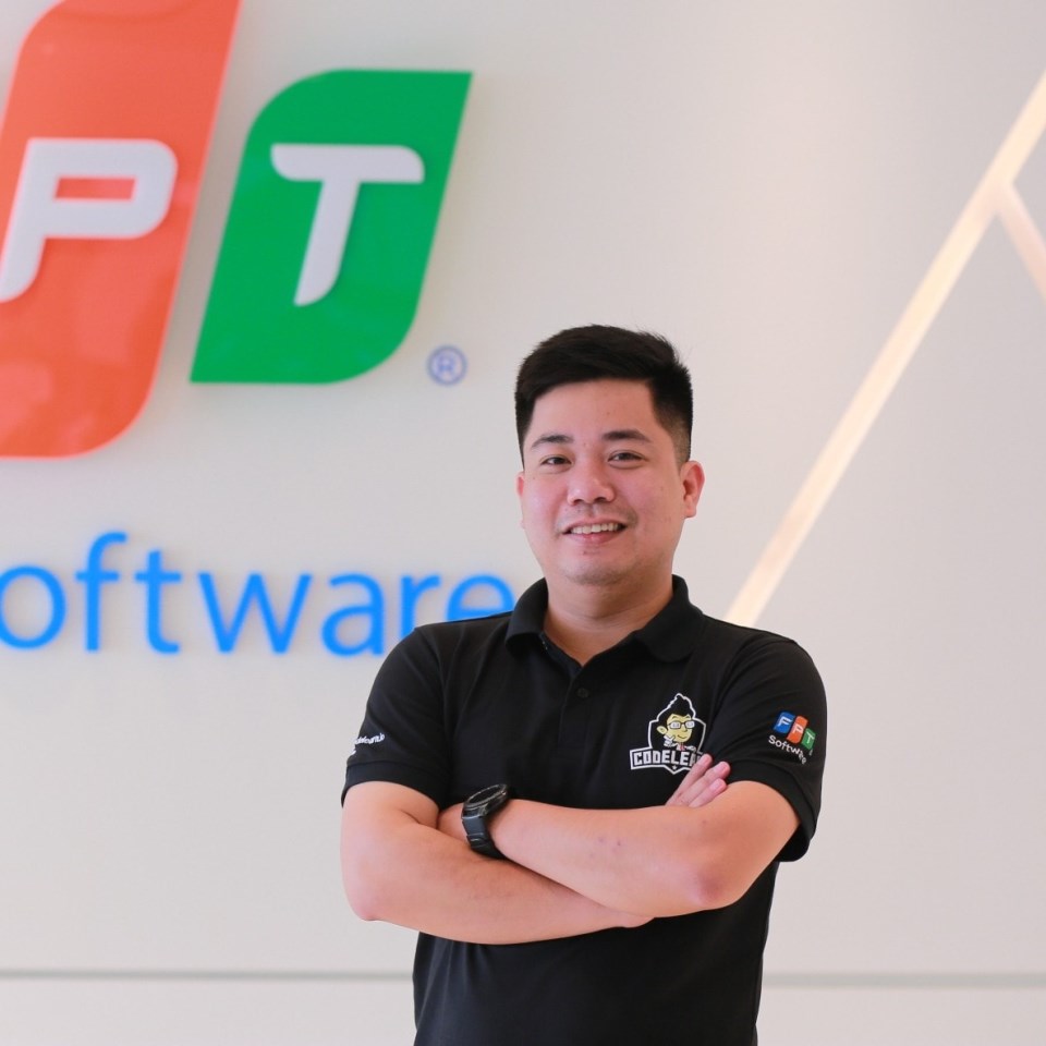 Anh Cao Văn Việt - người sáng lập hệ thống Code Learn và đã có hơn 100 thí sinh tham gia học cùng trải nghiệm thi thử trên Code Learn