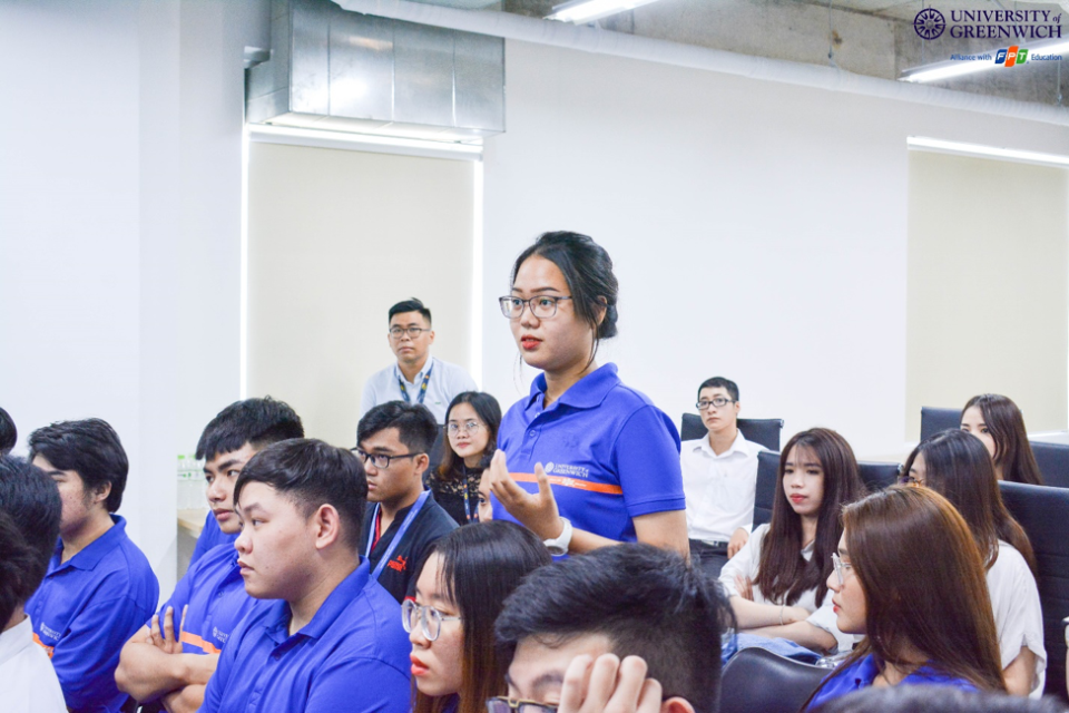 Với các bạn sinh viên đây là cơ hội học cùng trải nghiệm va chạm thực tế