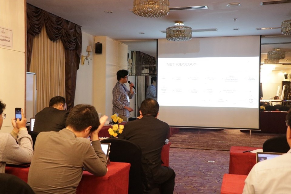 Hà Hồng Sơn trình bày tại hội thảo sau quá trình học cùng trải nghiệm, nghiên cứu về đề tài