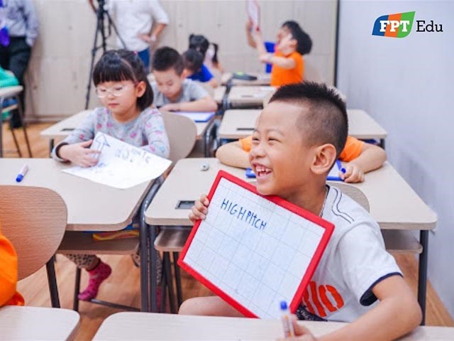 Tiểu học, THCS là lứa tuổi nhạy bén, có khả năng tiếp thu nhanh khi học ngôn ngữ mới.