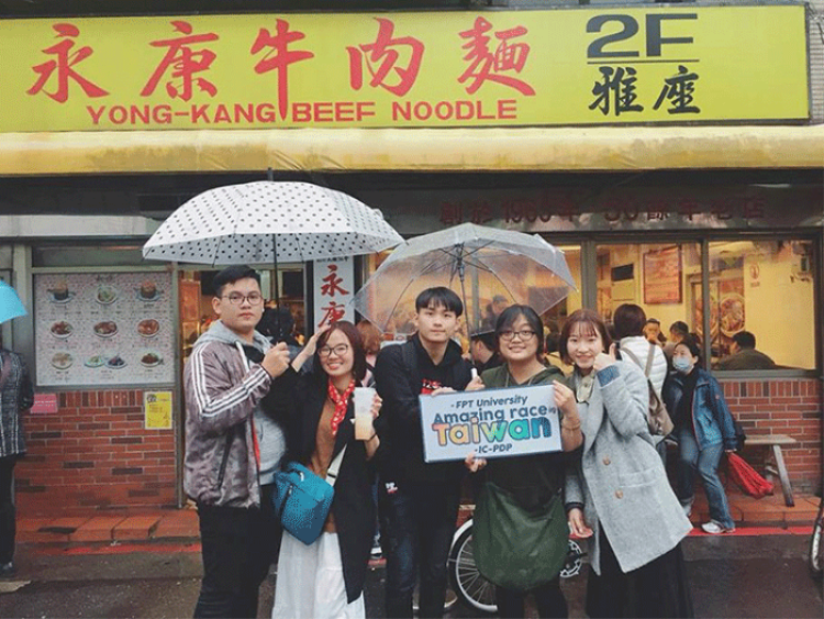 Nhóm sinh viên FPT Education tham gia trao đổi, giao lưu văn hóa tại Trung Quốc