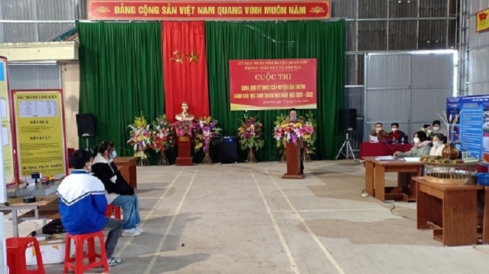 Hình ảnh tại lễ khai mạc cuộc thi khoa học kỹ thuật huyện Quan Sơn, Thanh Hóa, năm học 2021-2022.