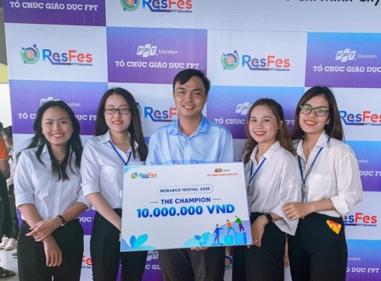 Wonder Mint Team nhận giải thưởng 10 triệu đồng tại chung kết FPT Edu ResFes 2020