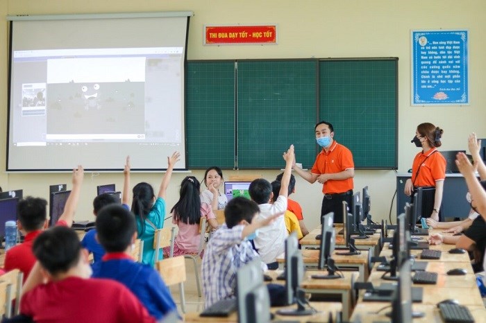 Phòng học được trang bị máy móc thiết bị hiện đại, hỗ trợ việc học cùng trải nghiệm của học sinh FPT Edu.