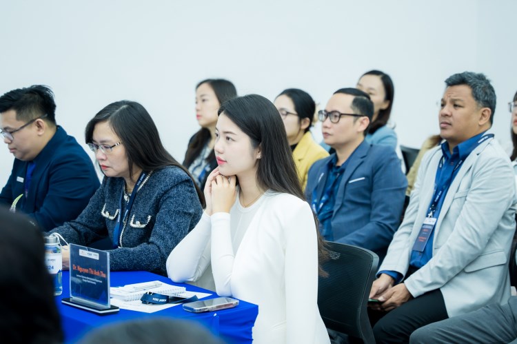 TS. Nguyễn Thị Ánh Thơ, Giảng viên tại Trường Đại học Ngoại thương