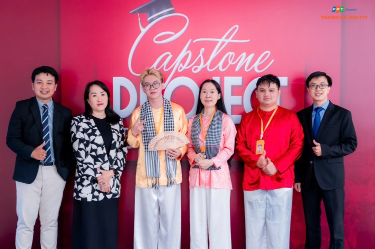 Buổi bảo vệ tốt nghiệp của các bạn sinh viên diễn ra suôn sẻ và nhận được nhiều đánh giá tích cực từ phía hội đồng chuyên môn