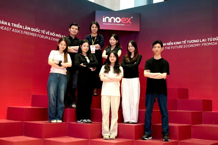Sinh-vien-Truong-DH-FPT-lam-do-an-thuc-tien-6