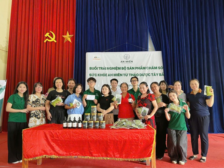 Sinh-vien-Truong-DH-FPT-lam-do-an-thuc-tien-5