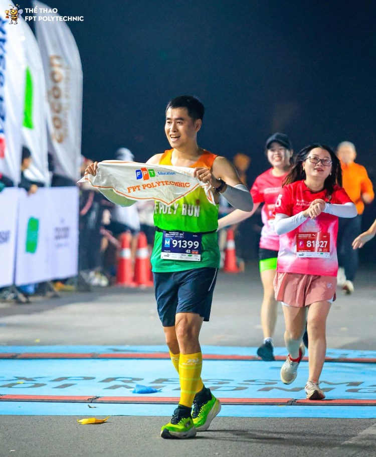 FPT-Polytechnic-VnExpress-Marathon-Hanoi-Midnight-2025-3
