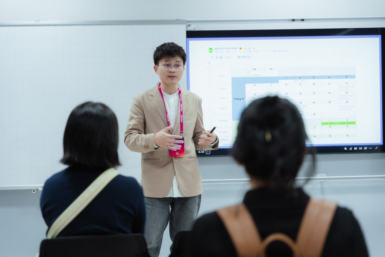 Bao-cao-vien-FPT-Educamp-2025-2