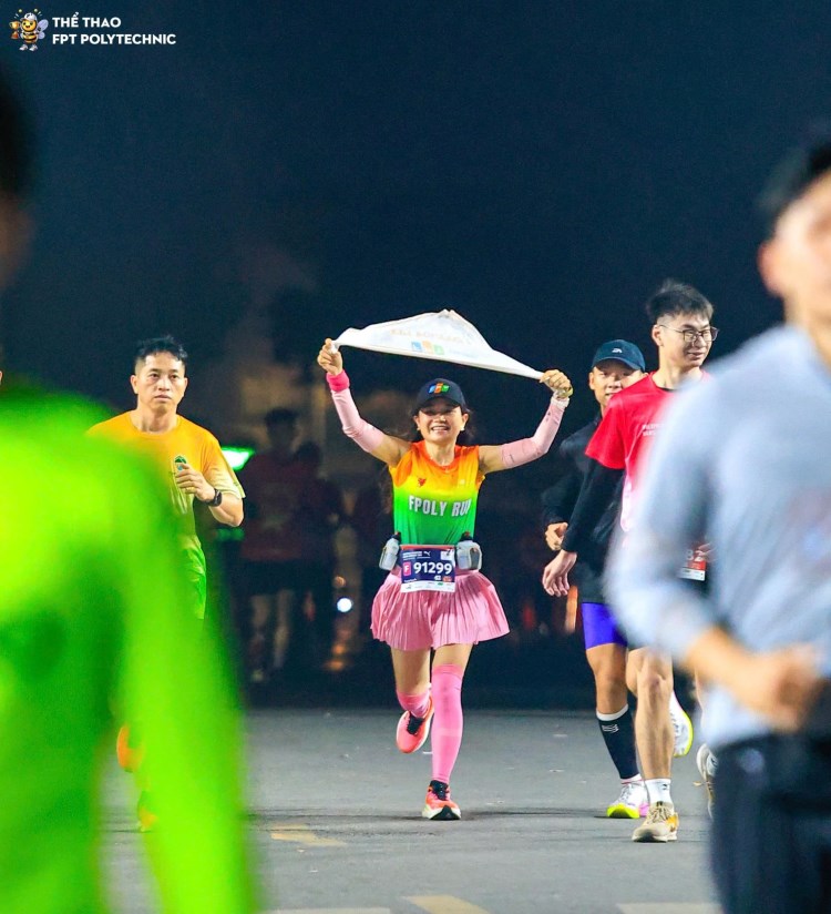 FPT-Polytechnic-VnExpress-Marathon-Hanoi-Midnight-2025-5