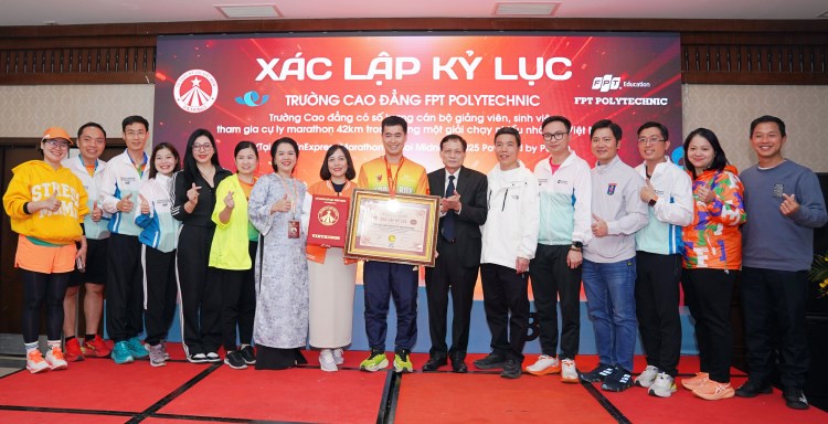 FPT-Polytechnic-VnExpress-Marathon-Hanoi-Midnight-2025-1