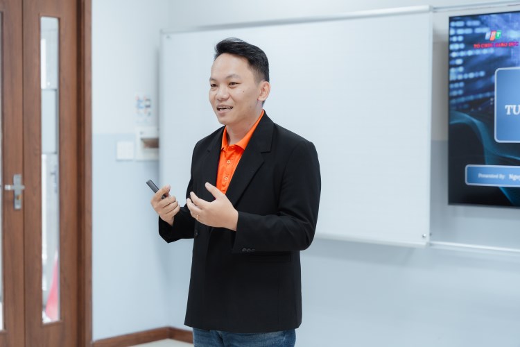 Bao-cao-vien-FPT-Educamp-2025-4