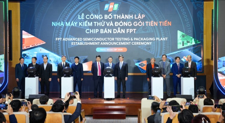 FPT-thanh-lap-nha-may-ban-dan-1