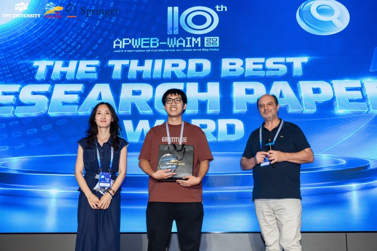 nghien-cuu-cua-sinh-vien-FPT-tai-APWeb-WAIM-2026-1