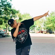 Nam sinh FPTU Hà Nội “on mic” động viên bạn bè cùng vượt Covid-19