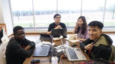 Sinh viên FPT Edu ứng dụng AI giúp trẻ tự học nhận diện đồ vật