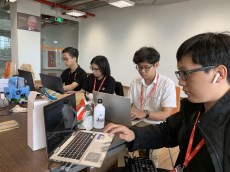 Có gì đặc biệt trong thiết bị ứng dụng AI hỗ trợ người khiếm thị của học sinh FSchool Đà Nẵng?