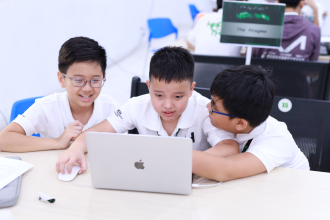 Những coder nhí hào hứng trải nghiệm lập trình tại FPT Edu Hackathon 2022