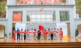 FPT School Cầu Giấy khánh thành tượng Joyful Empowerment