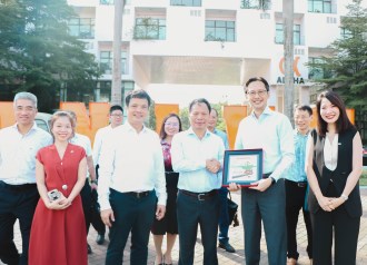 Thứ trưởng Bộ Ngoại giao Đỗ Hùng Việt và đoàn công tác thăm Khối Giáo dục FPT tại Hoà Lạc