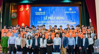 Sinh viên Trường ĐH FPT ra quân hỗ trợ chuyển đổi số tại phường Sơn Tây
