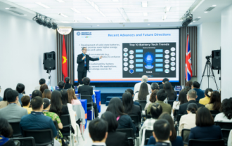 Phiên toàn thể FCBEM 2024 sôi nổi với những chủ đề gợi mở nhiều trao đổi của keynote speakers