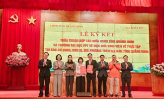 Sinh viên Trường Đại học FPT “về cơ sở” hỗ trợ chuyển đổi số